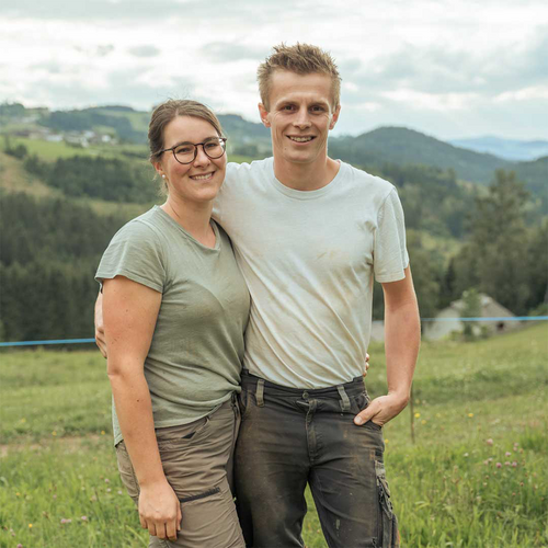 https://www.zurueckzumursprung.at/fileadmin/_processed_/2/d/csm_bauernportrait_eckerstorfer_png_9db68627a0.png