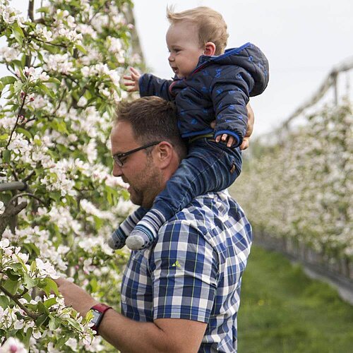 https://www.zurueckzumursprung.at/fileadmin/_processed_/c/4/csm_familie_boden_zurueck_zum_ursprung_jpg_ebbd50fc27.jpg