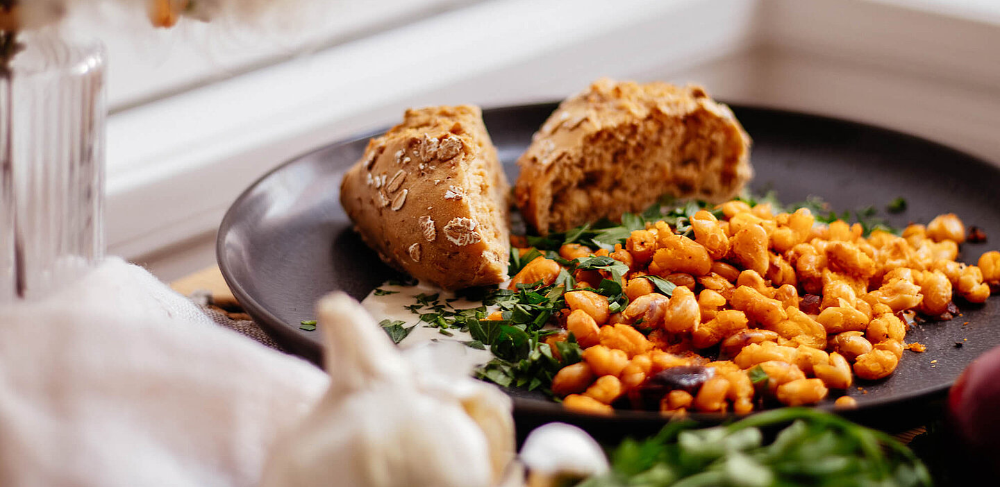 Knusprige Bohnen mit Zitronen-Tahini