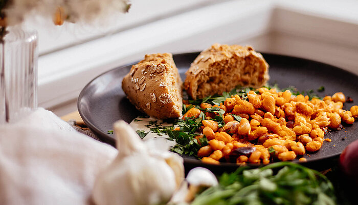Knusprige Bohnen mit Zitronen-Tahini